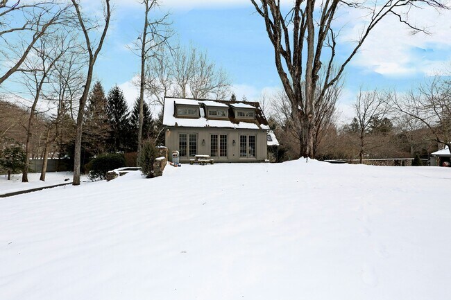 Building Photo - 369 Ethan Allen Hwy