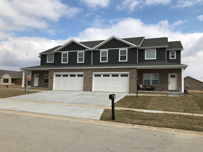 Building Photo - 1206 S Roberto Rd