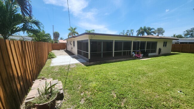Building Photo - 1311 SW 12th Ave