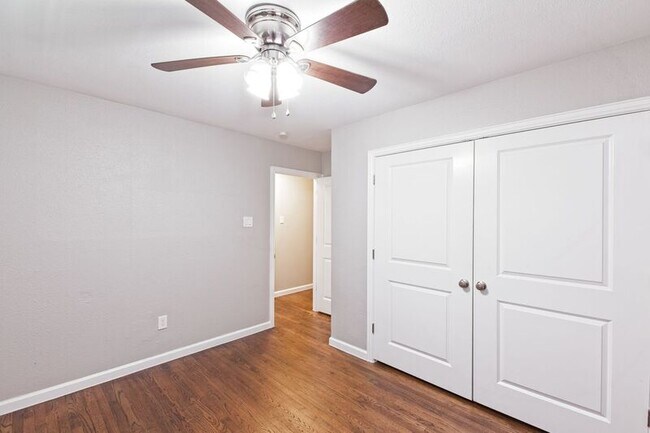 Building Photo - 304 S Grove Rd