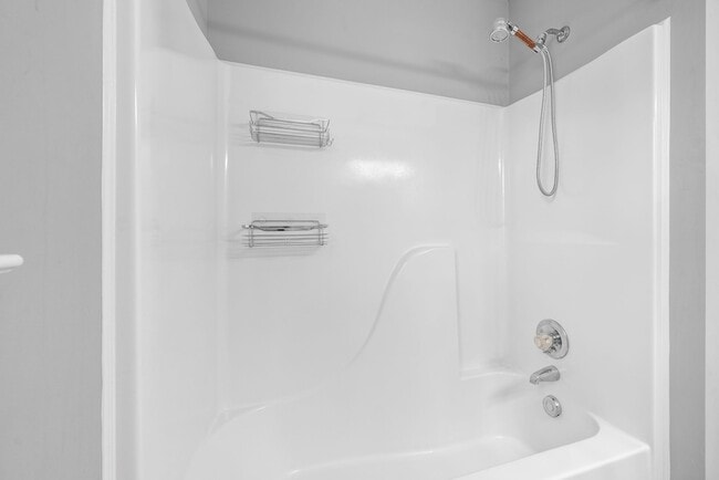 Building Photo - 830 Iris Ln