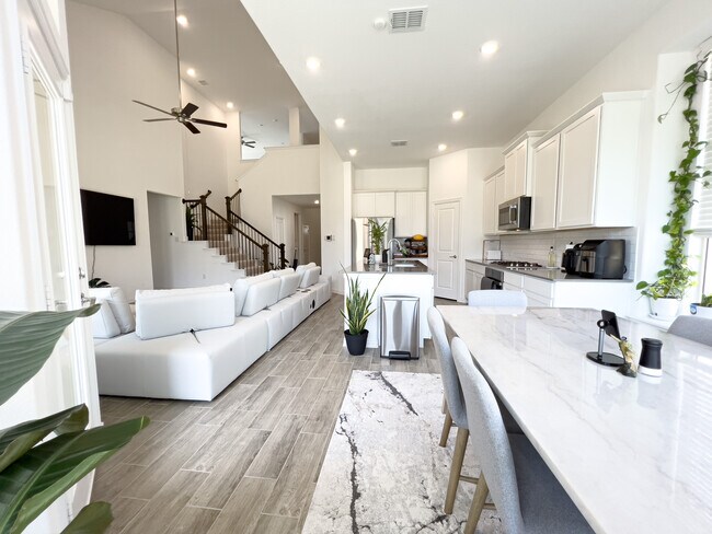 Building Photo - 2533 Olvera Ct