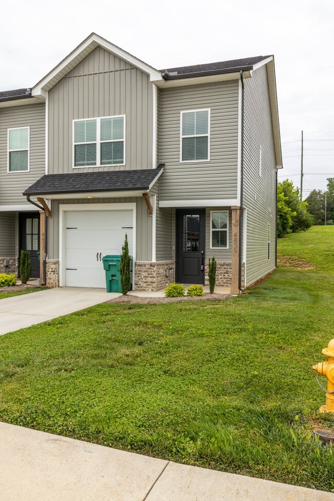 Building Photo - 4839 Lake Ln