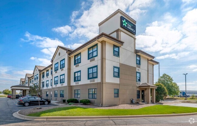 Building Photo - 1225 Lakeview Dr