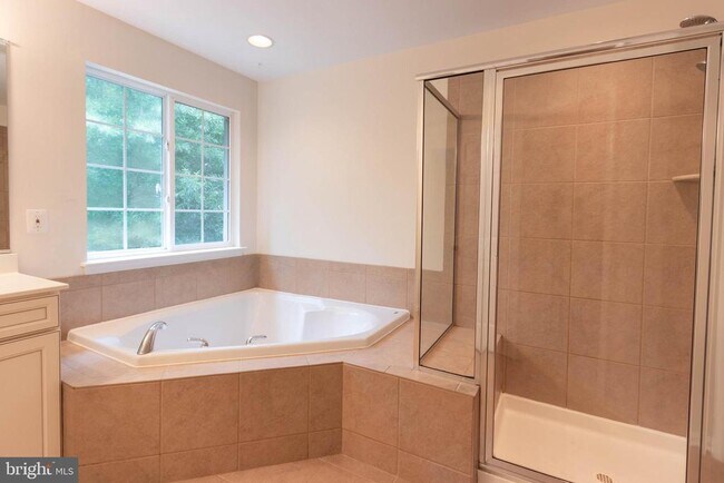 Building Photo - 4100 Presidential Hill Loop