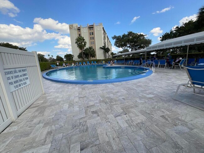 Building Photo - 14475 Strathmore Ln