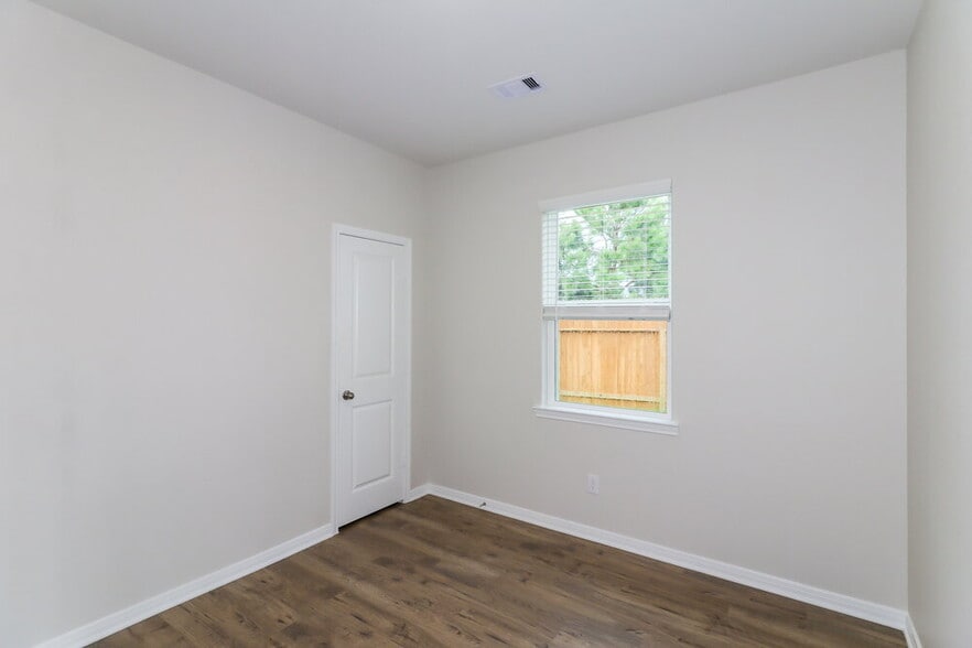 Building Photo - 206 Emma Rose Dr