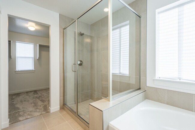 Building Photo - Brand New 3 bed 2.5 bath with flex room North Meridian