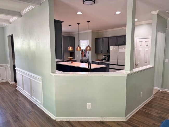 Building Photo - 703 Stagecoach Dr