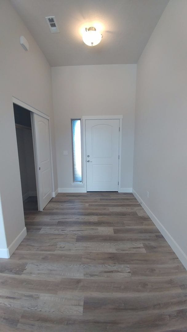 Building Photo - Modern 3 Bed, 2 Bath Pro-Made Rambler in R...