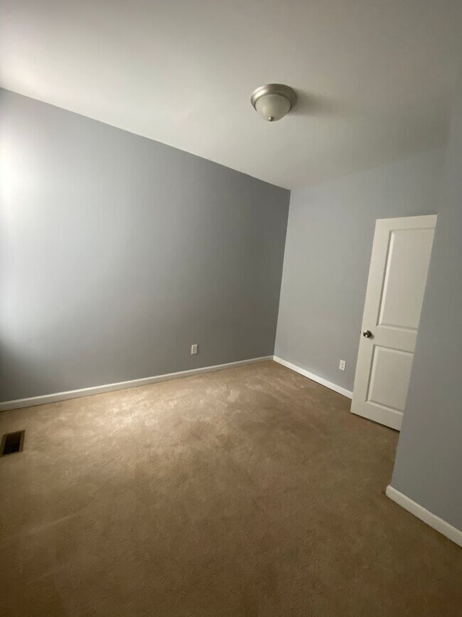 Building Photo - 5706 Warrington Ave