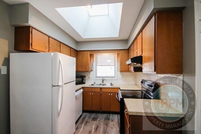 Building Photo - 12317 Weir St