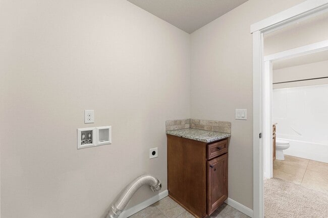 Building Photo - Gorgeous Townhome in Ridgefield!