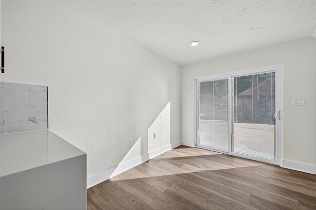 Building Photo - 3006 Golden Hills Ln