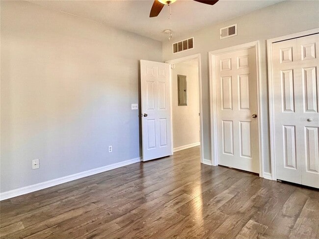 Building Photo - 3101 E Washington St