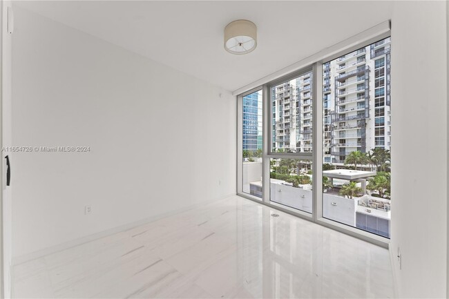 Building Photo - 300 Biscayne Blvd Way