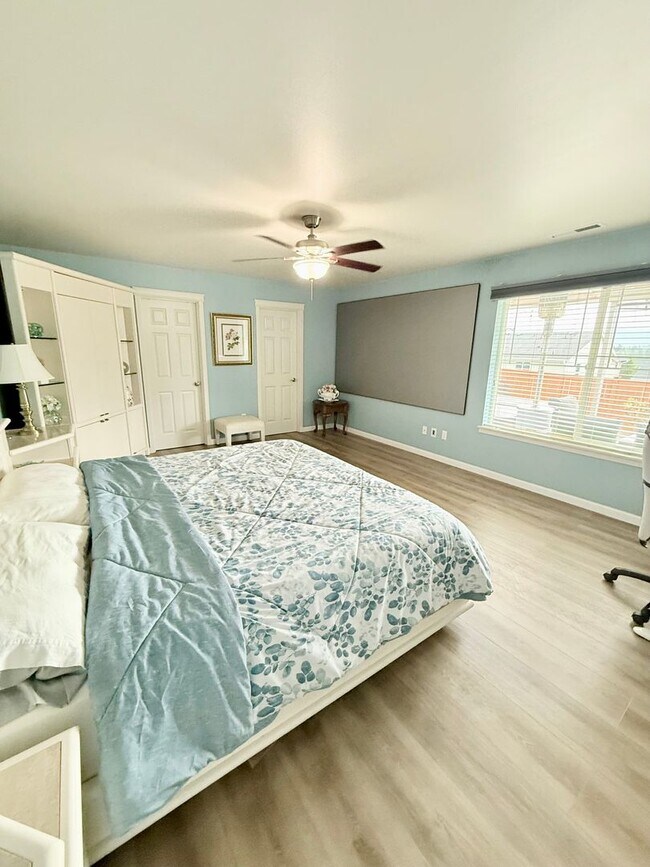 Building Photo - A stunning home in desirable Stendahl Ridge!