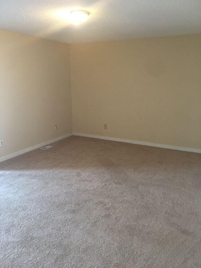 Building Photo - 1616 Fawcett Ln