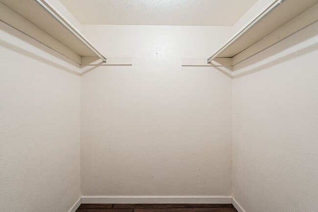 Building Photo - 1620 N Wilmot Rd