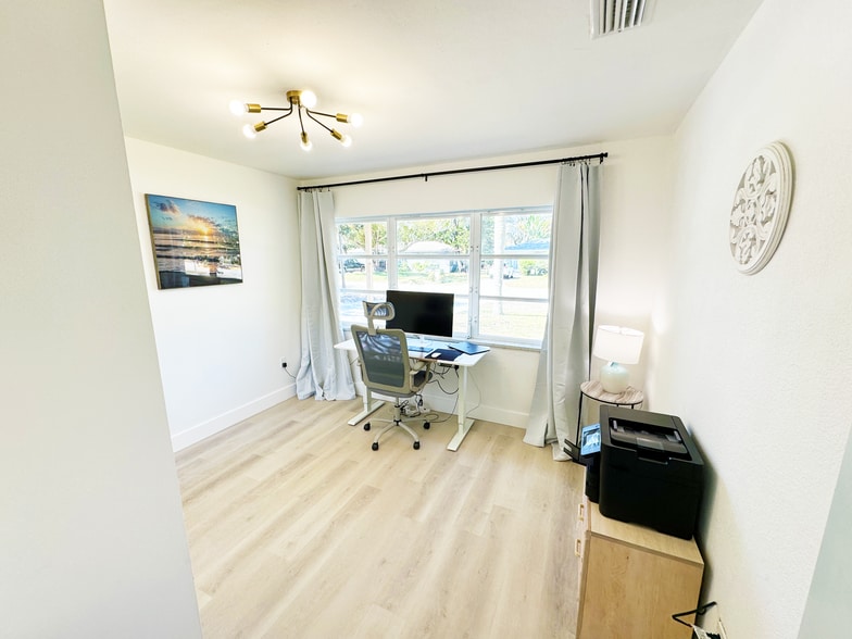 Building Photo - 111 N Cirus Ave