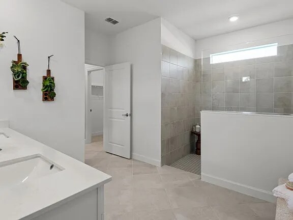 Building Photo - 2357 Avocado Ln