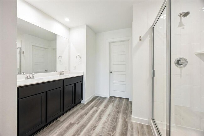 Building Photo - 3215 Creston Gate Dr