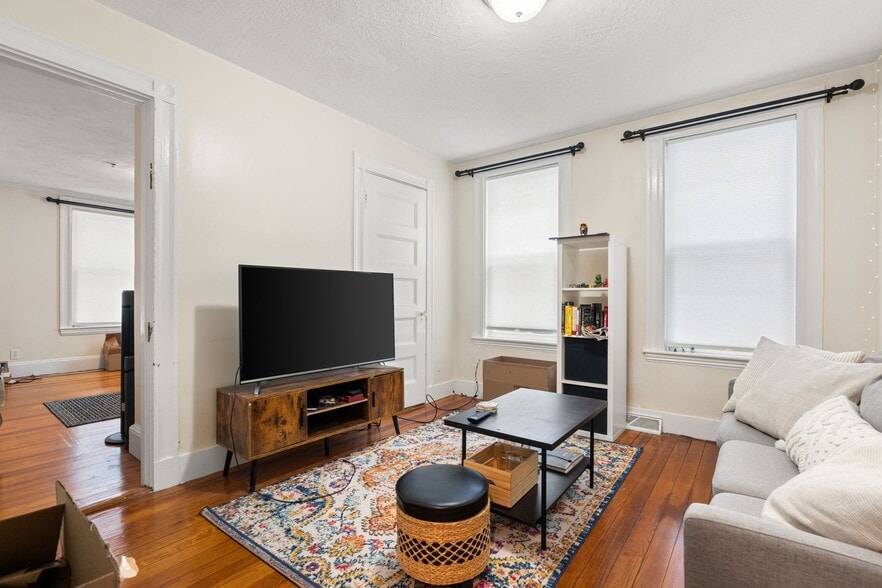 Primary Photo - 12 Perry St
