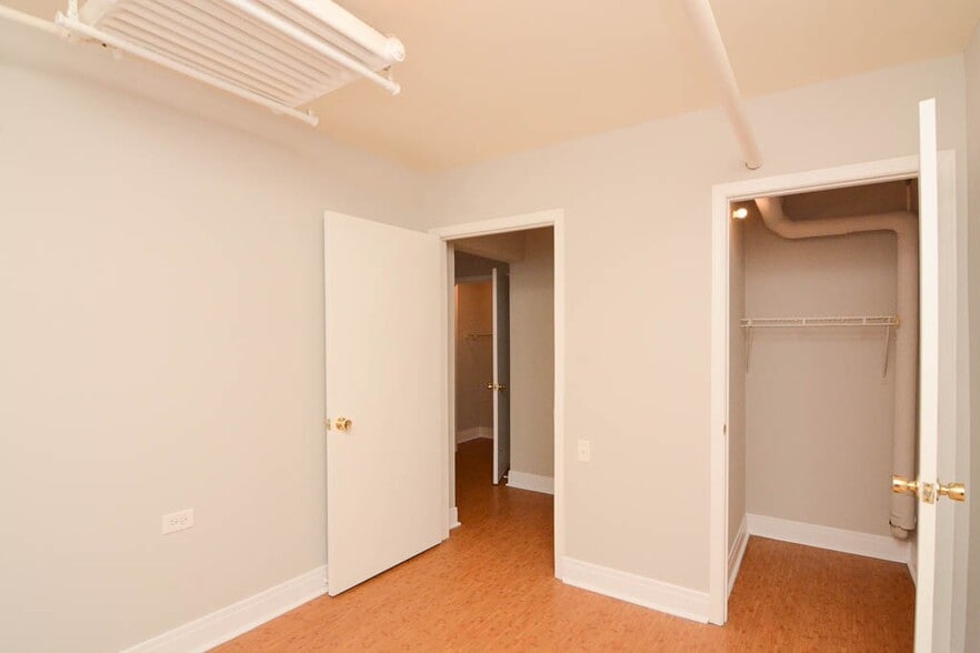 Building Photo - 5736 N Winthrop Ave