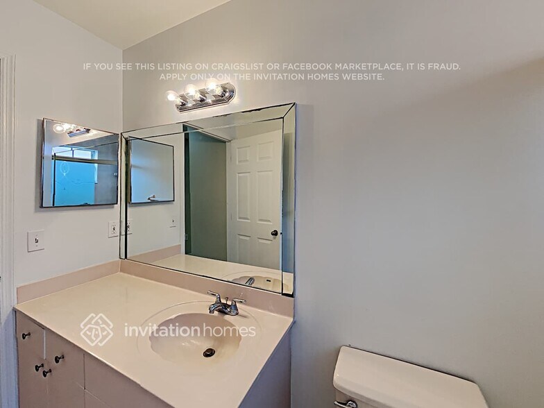 Building Photo - 9155 SW 166th Pl