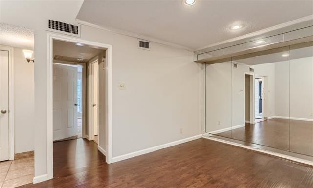 Building Photo - 16301 Ledgemont Ln