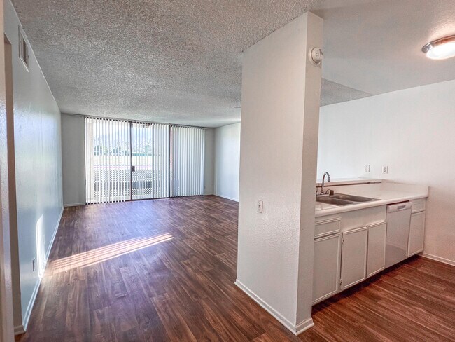 Primary Photo - 1400 E Palm Canyon Dr