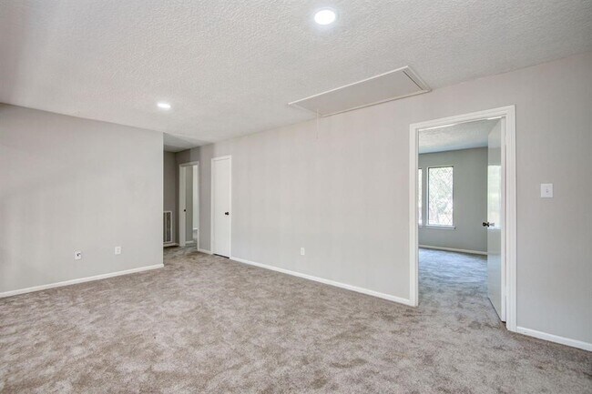 Building Photo - 11918 Glenway Dr