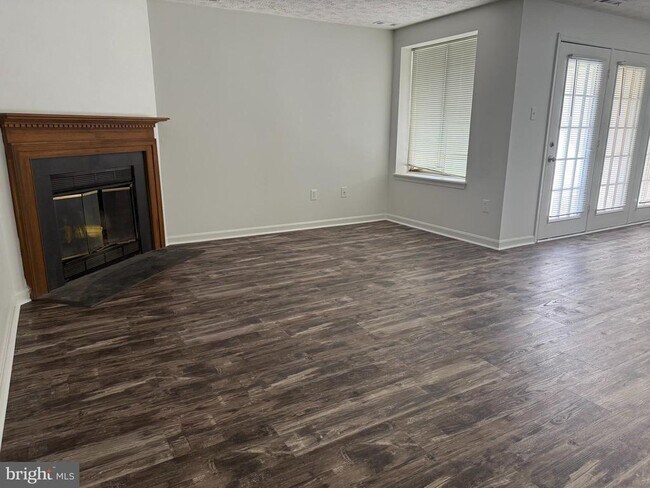 Building Photo - 2125 Wainwright Ct