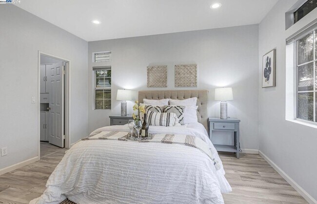 Building Photo - 7595 Canyon Meadows Cir