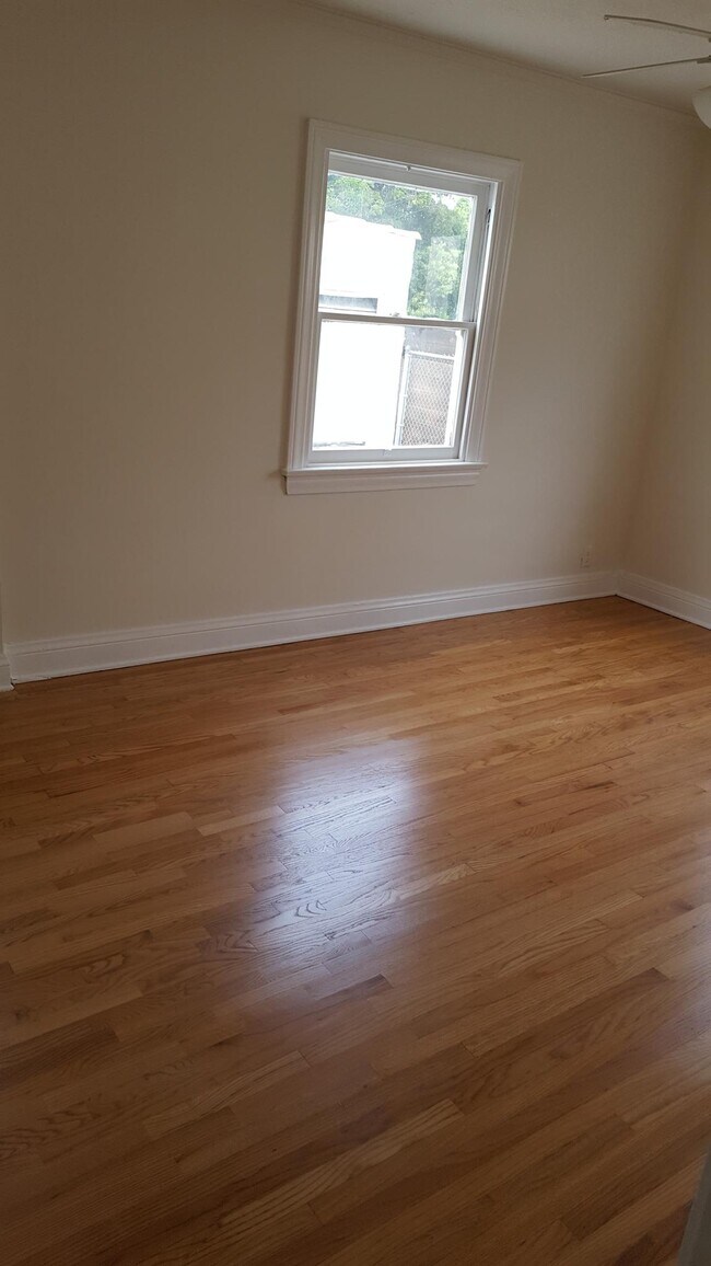 Building Photo - 2038 Malcolm Ave