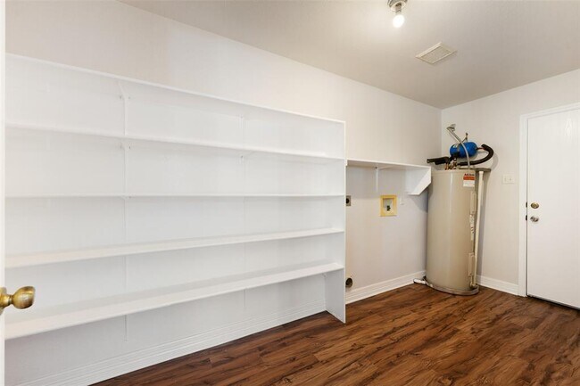 Building Photo - 1814 Grassland Dr