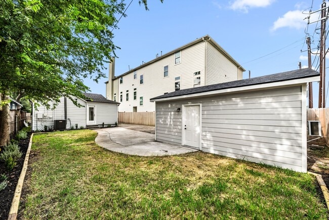 Building Photo - 803 E 29th St