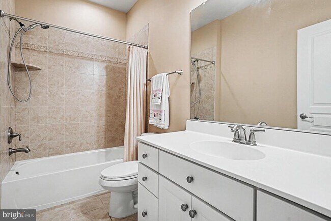 Building Photo - 714 Monarchos Dr