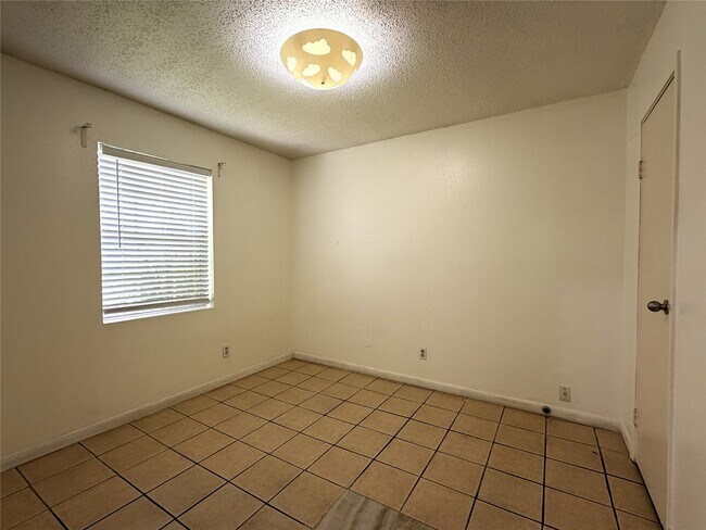 Building Photo - 8842 Barton St