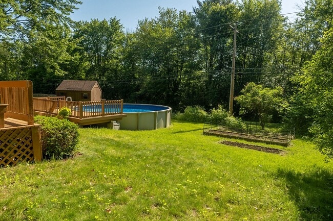 Building Photo - Avon Crest Niskayuna