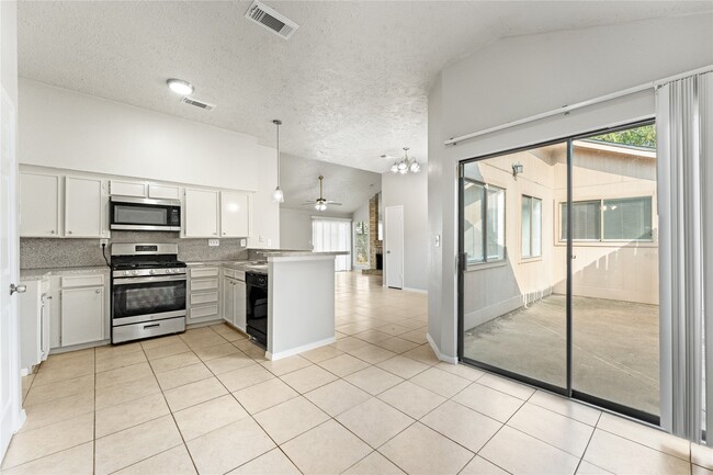 Building Photo - 10746 Staghill Dr