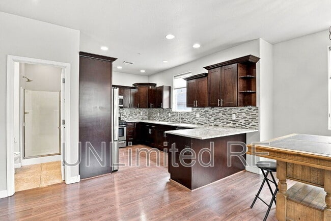 Building Photo - 2520 W Pikes Peak Dr