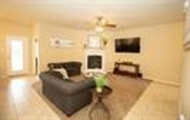 Building Photo - This adorable rental home holds all your favorite features for modern living in the up-and-coming...