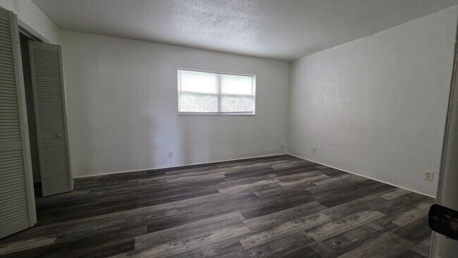 Building Photo - 1140 S Ridgewood Ave