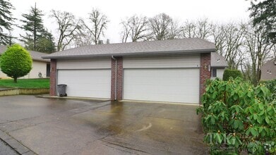 Building Photo - Roomy One Level 2 Bdrm Duplex w/ Open Floo...