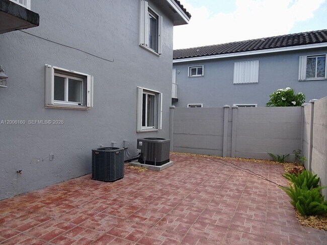 Building Photo - 7921 SW 152nd Ave