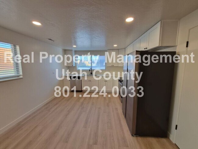 Building Photo - 1146 W 100 N
