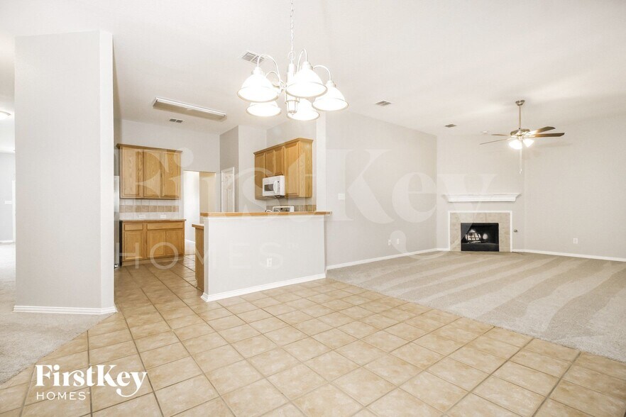 Building Photo - 8 Willowstone Ct