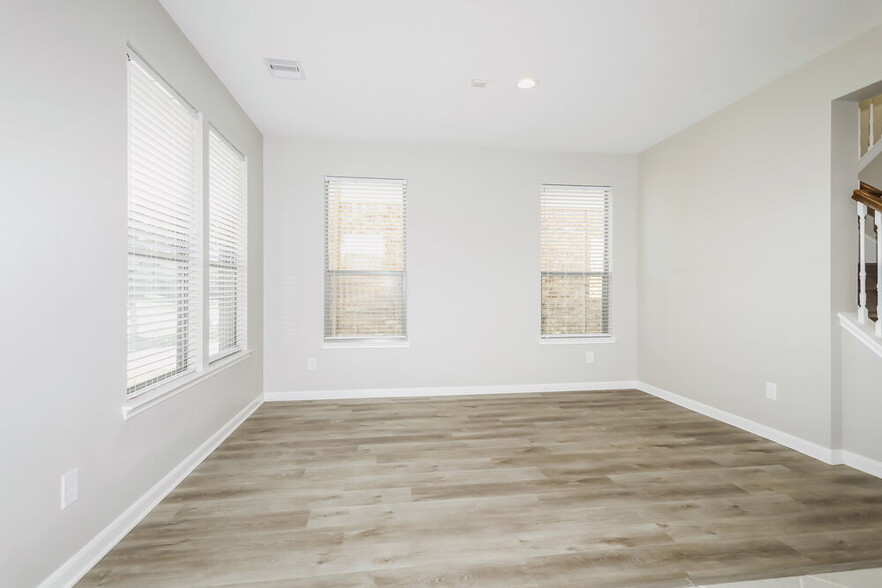 Building Photo - 16438 Williamstown Dr