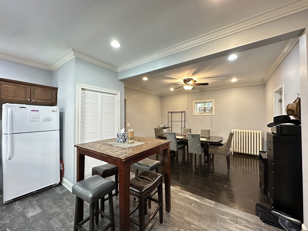 Building Photo - 6424 N Magnolia Ave